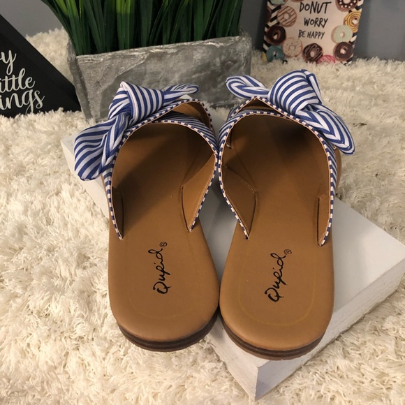 🎉HP🎉FINAL PRICE! Blue & White Bow Sandals!! - Picture 8 of 8